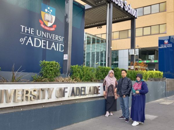 Kepsek dan Dua Guru SMAN 10 Samarinda Lolos Mengikuti Shortcourse di Australia