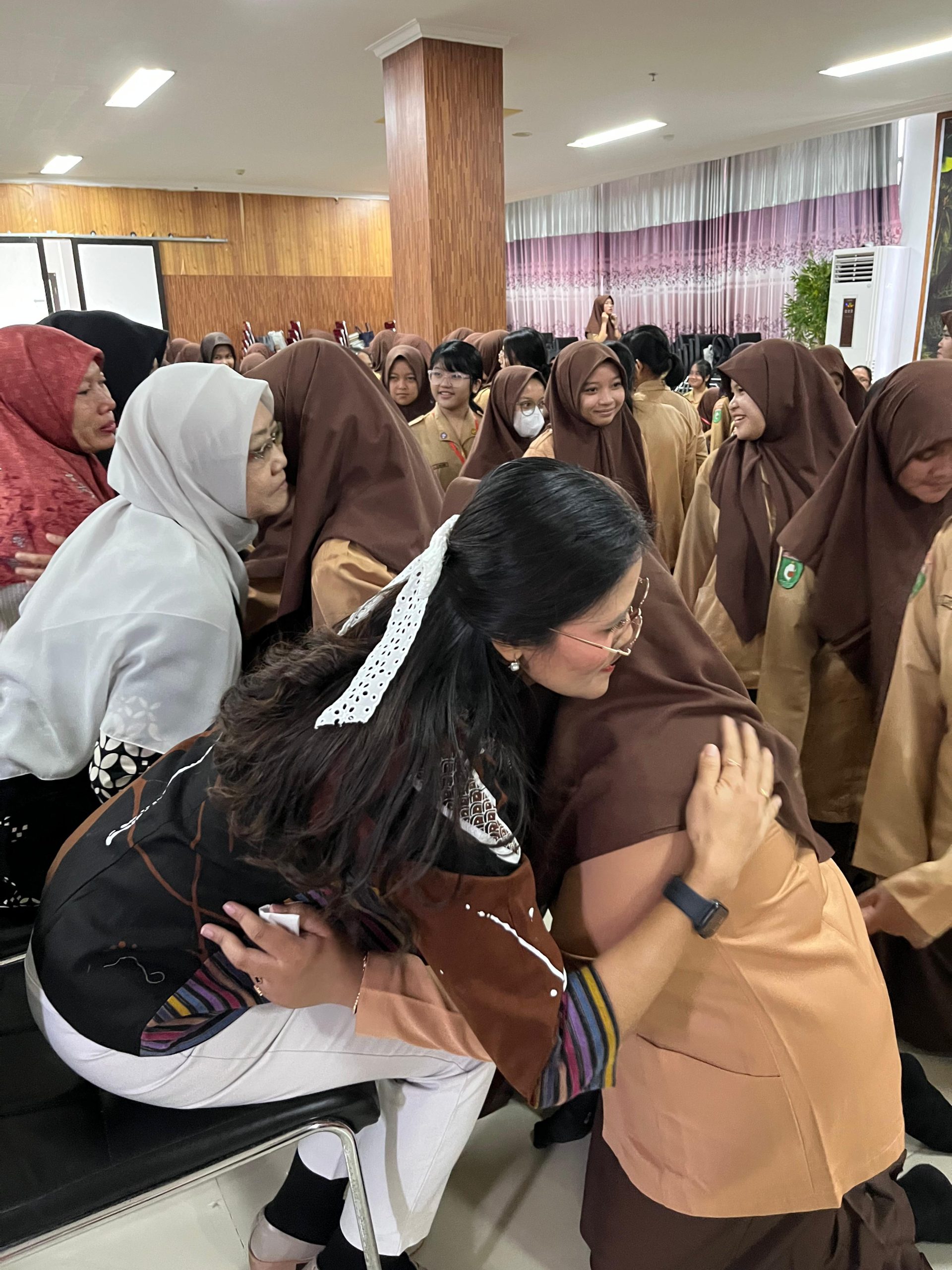 Silaturahmi Siswa Kelas XII dan Guru SMAN 10 Samarinda Berlangsung Khidmat dan Penuh Haru